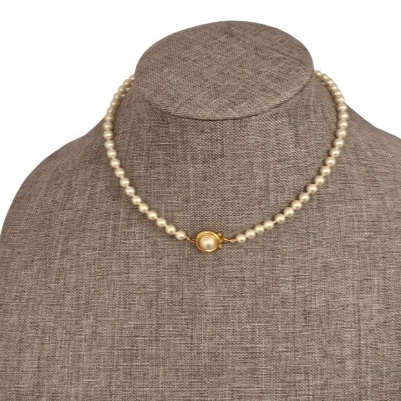 Orquidea Classic Pearls 18KT Gold Plated 925 Sterling Silver Clasp Necklace - Picture 7 of 13